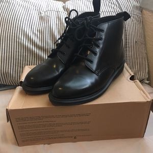 new with box womens size 11 dr. martens emmeline!